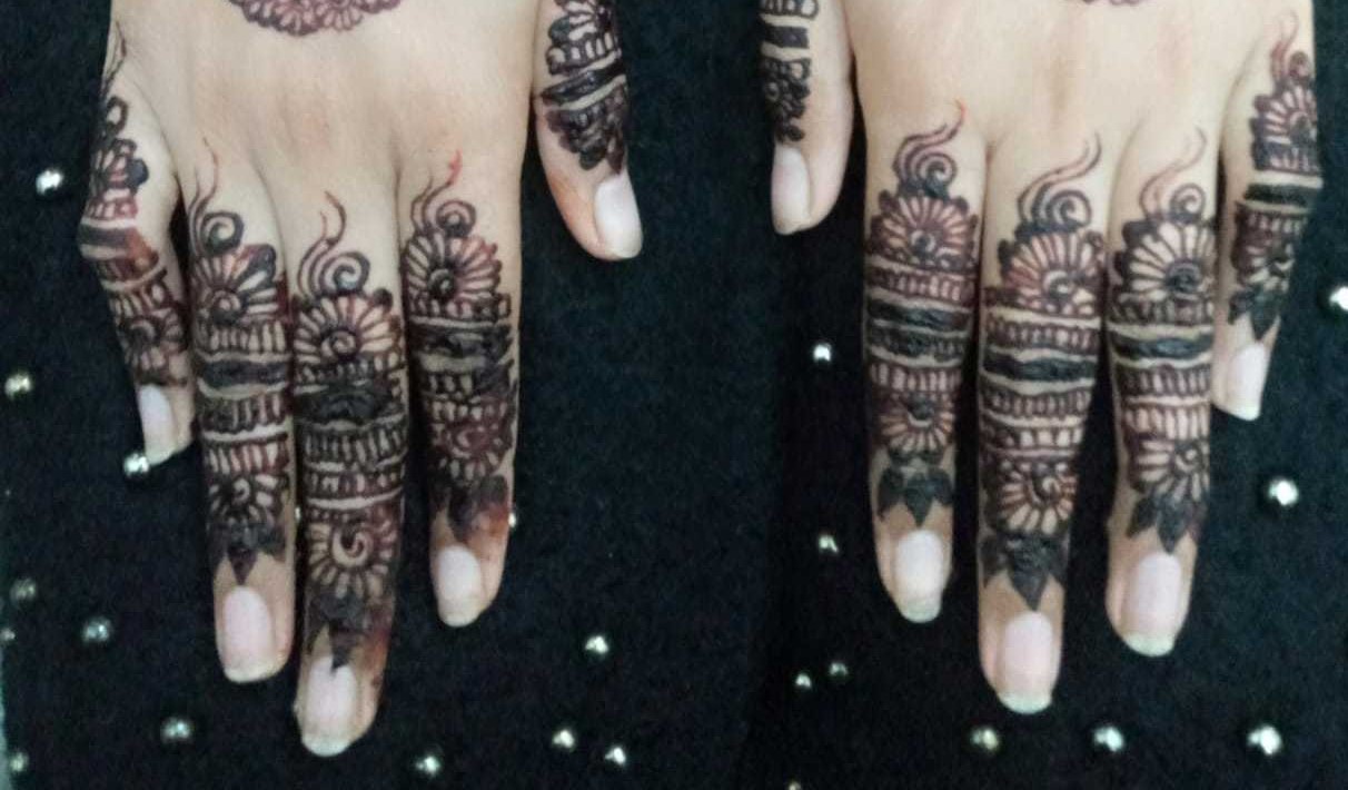 finger-mehndi- design-easy-and-beautiful-back-hand