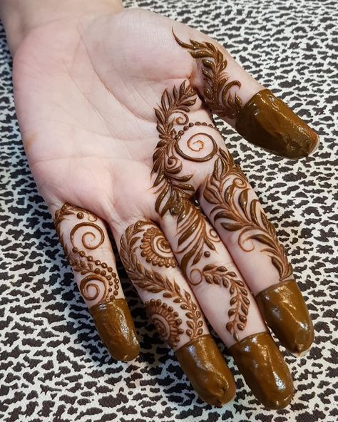 finger-simple-mehndi-design