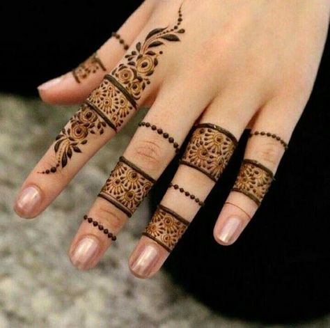 side-finger-mehndi-design
