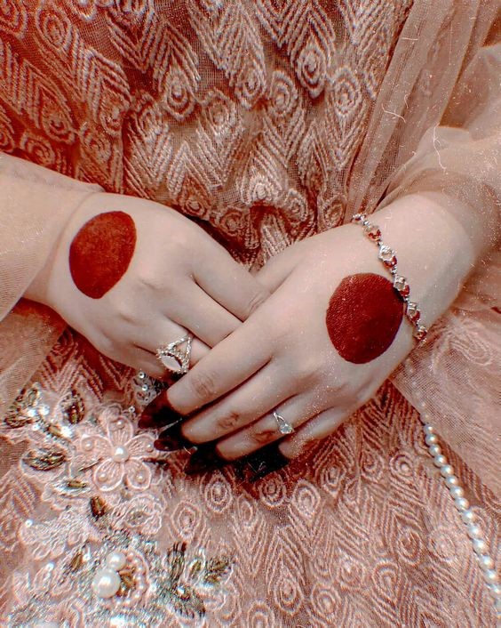 simple-round-tiki-mehndi-design