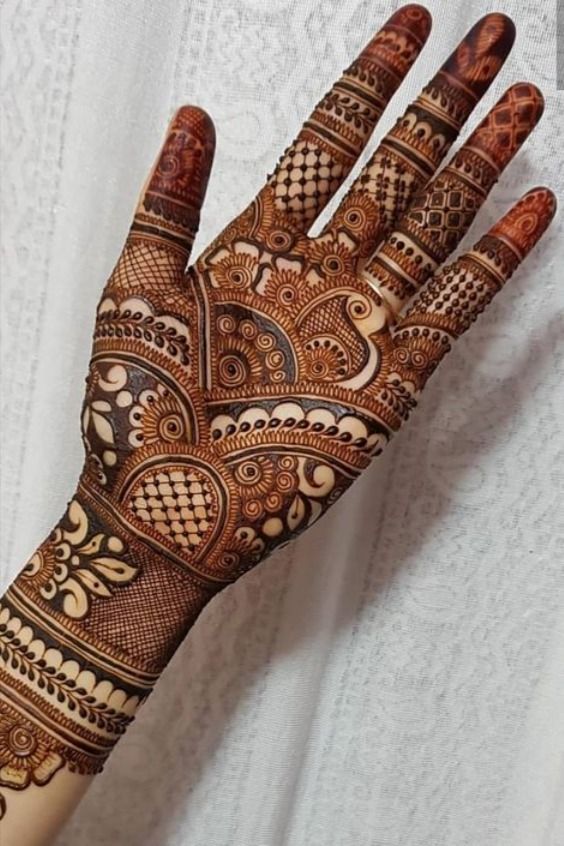 stylish-mehndi-design