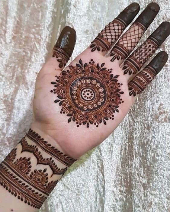 tiki-mehndi;design-front-hand