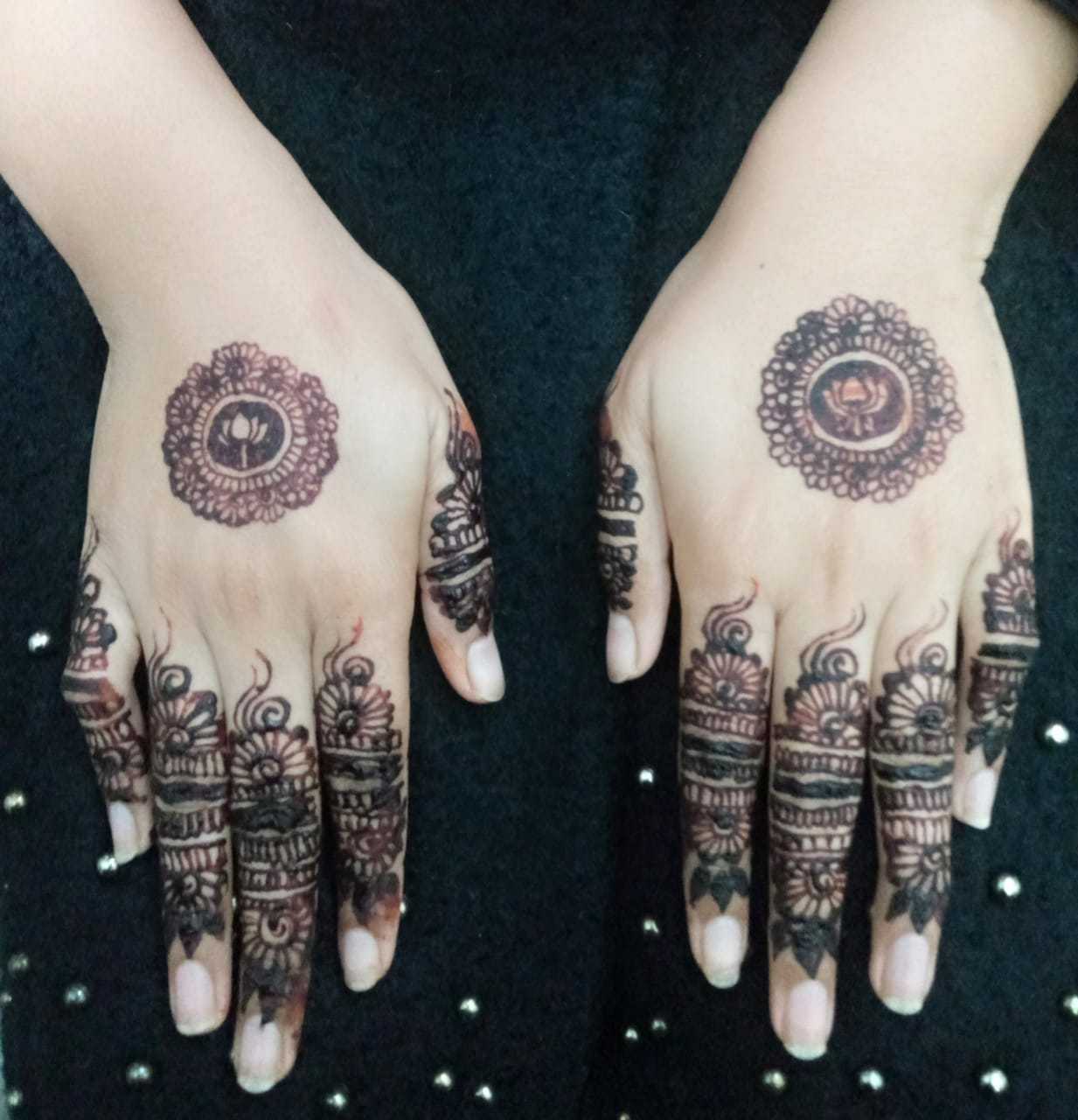 tikki-and -finger -mehndi -design