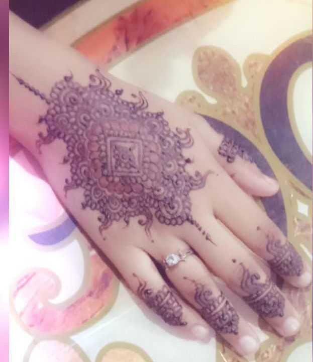 tikki-design-back -hand